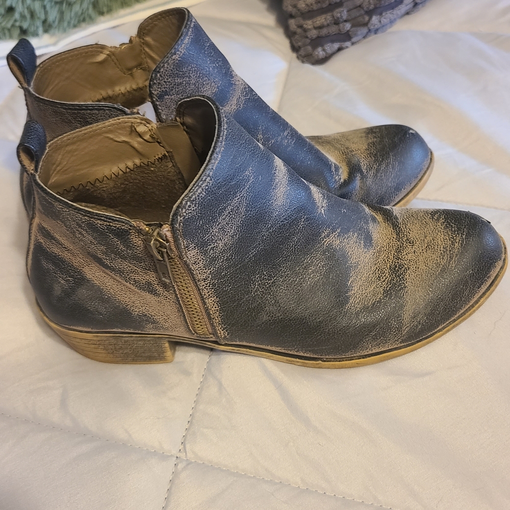 Stylish Black and Tan Ankle Boots